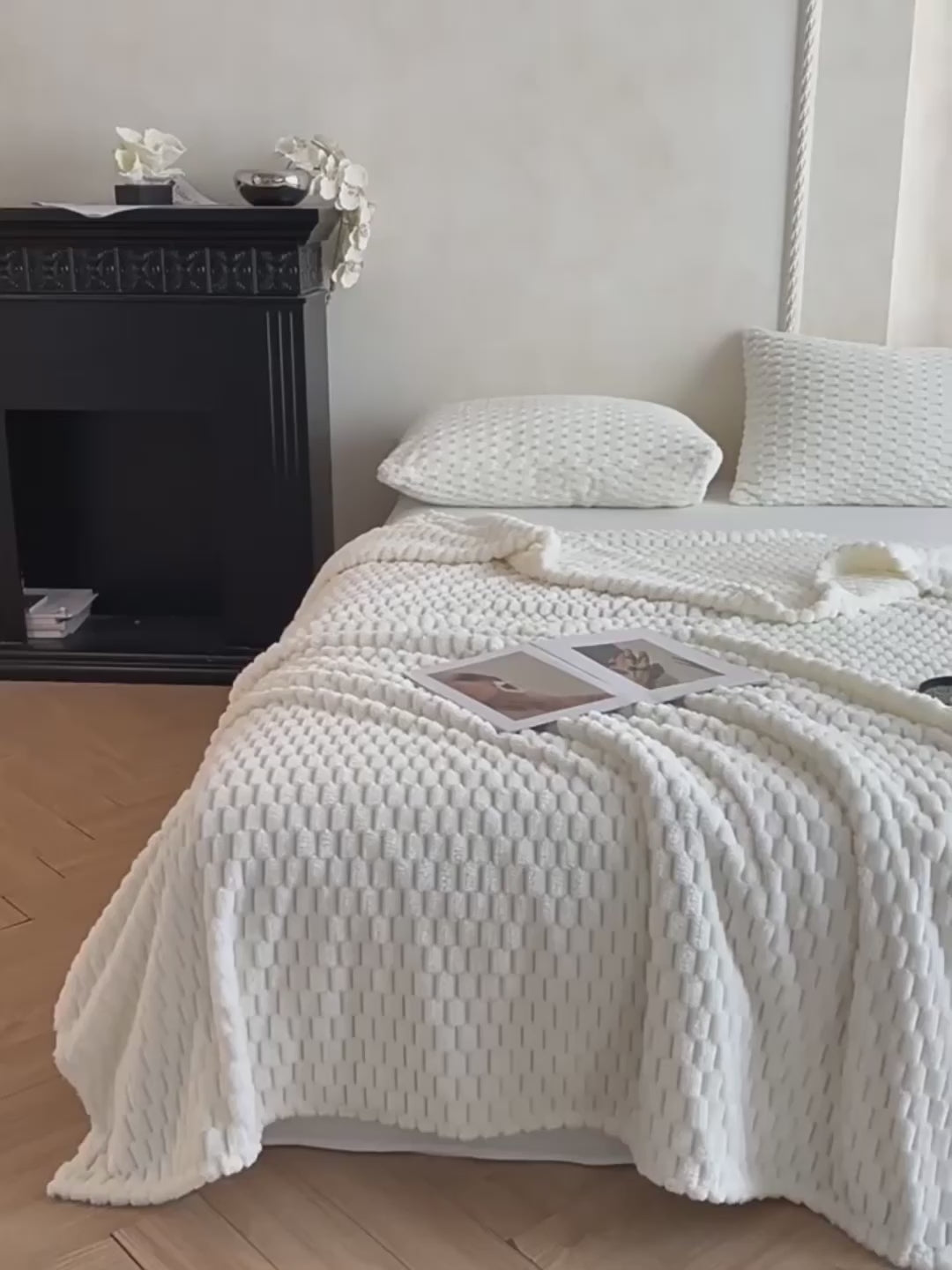 Charger la vidéo : plaid et couvre lit en flanelle doux et confortable